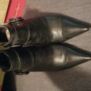 Carlos Santana Avenger ankle boot with heel. Size 9 1/2.